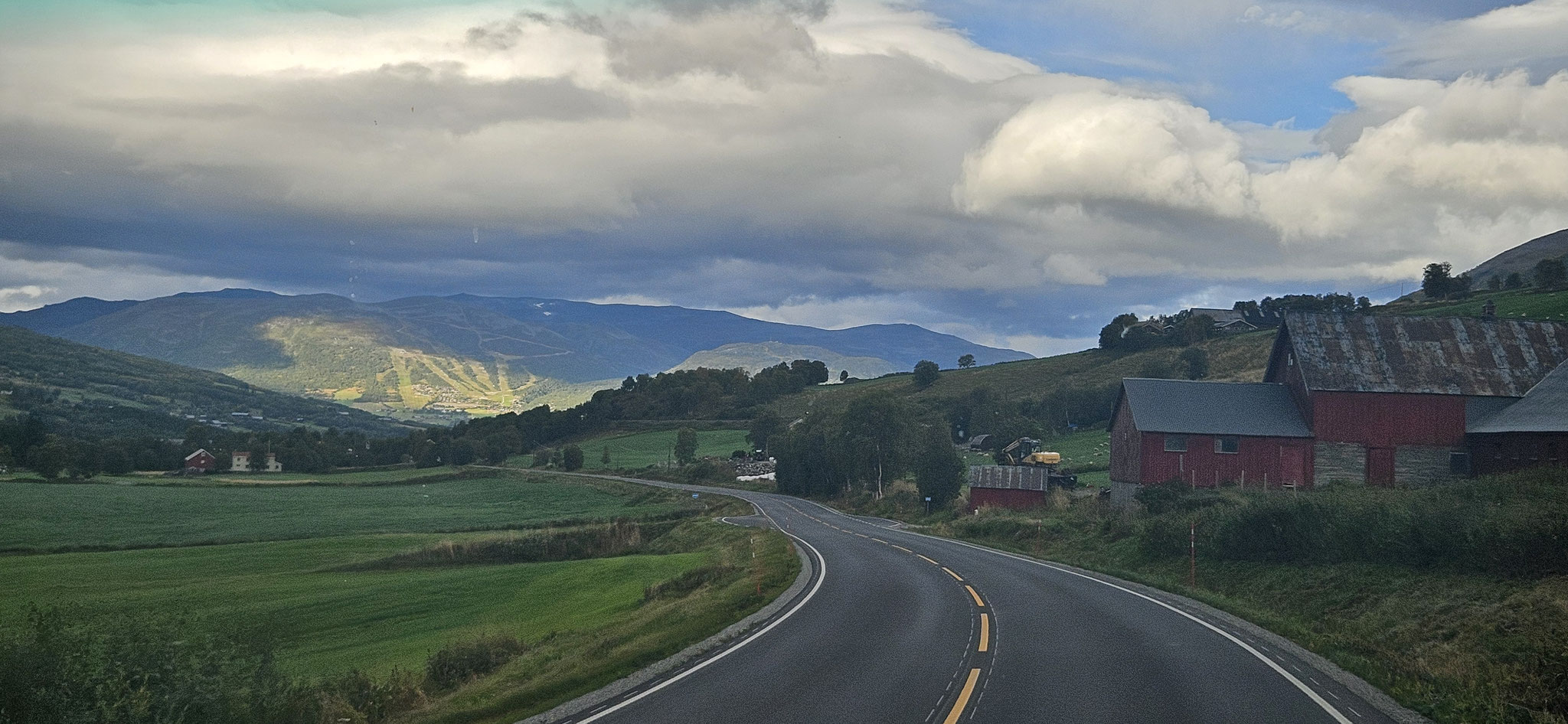 Leuchtende Hügel bei Oppdal