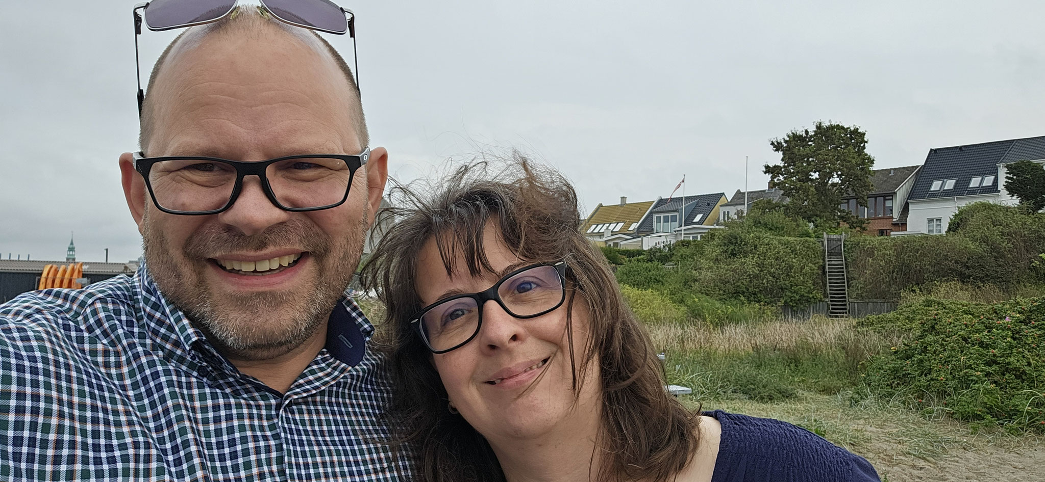 Der Wind bläst, die Frisur sitzt NICHT, aber wir sind in Skandinavien