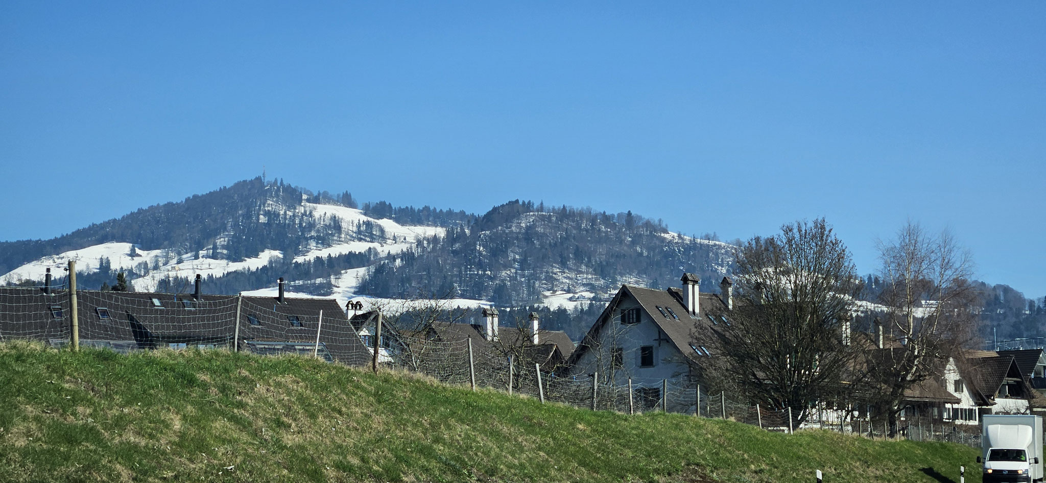 Auf dem Bachtel liegt noch Schnee