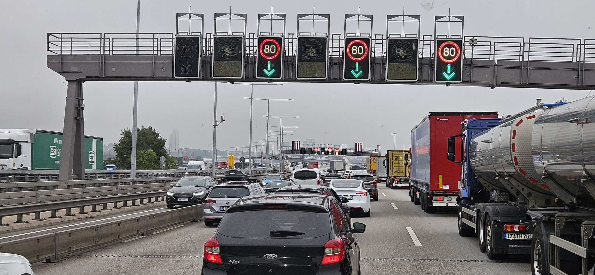 ...durch den Elbtunnel stockt es ein wenig