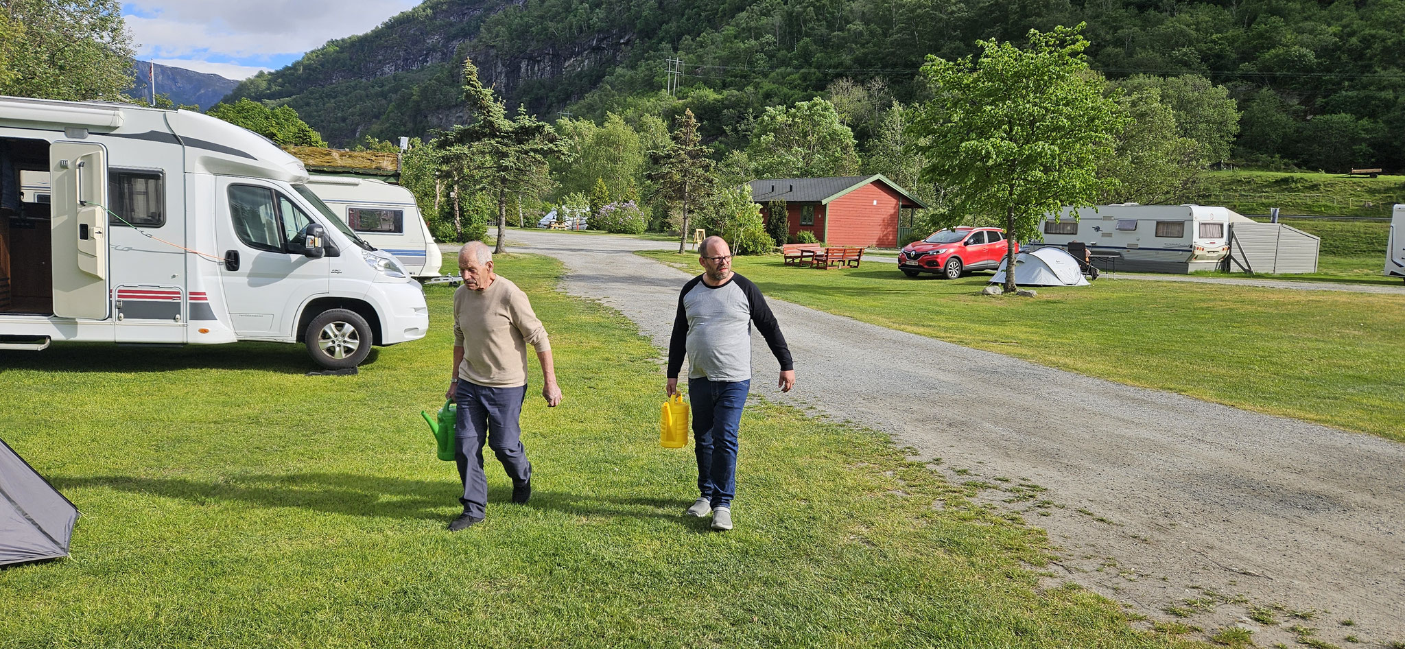Angekommen auf dem Campingplatz, wird gearbeitet