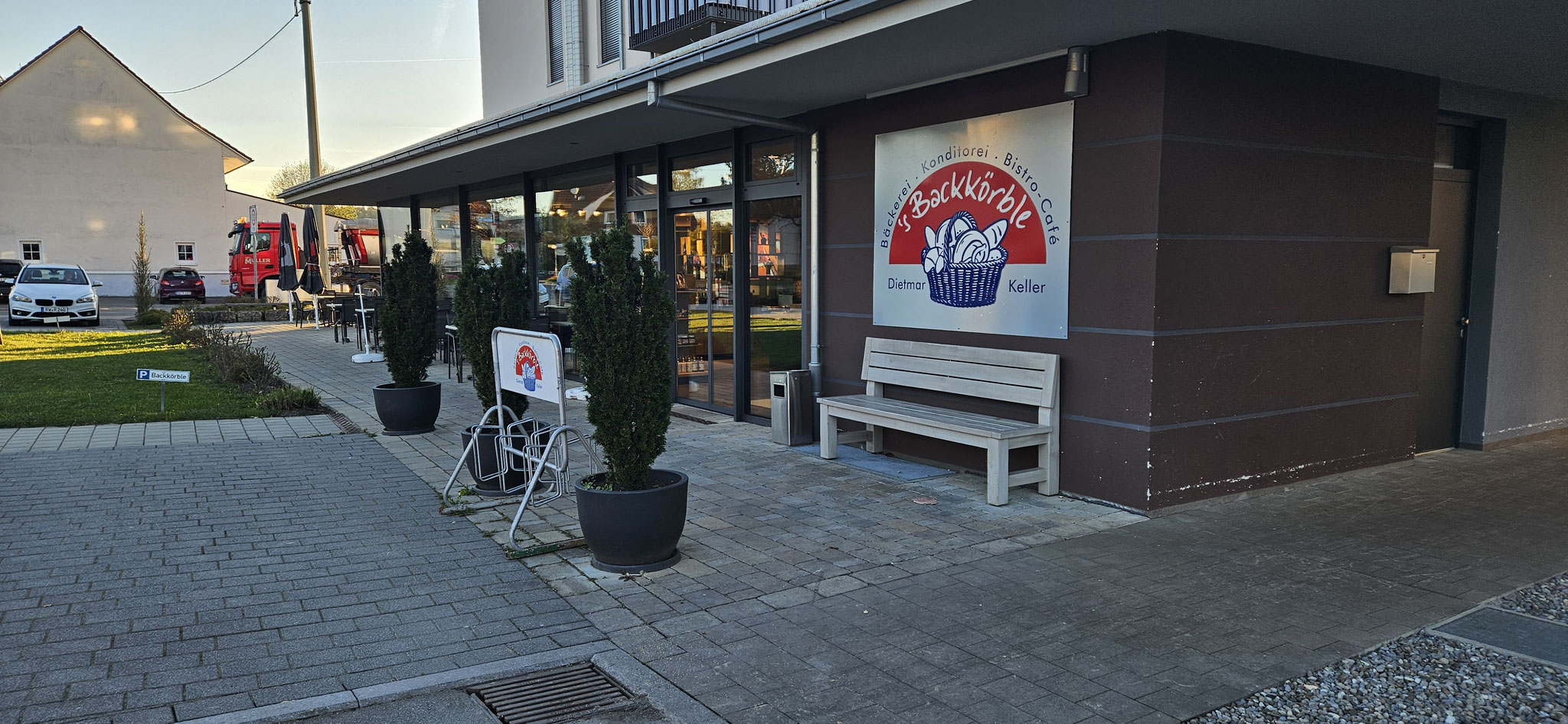Daniel bei unserer Lieblingsbäckerei