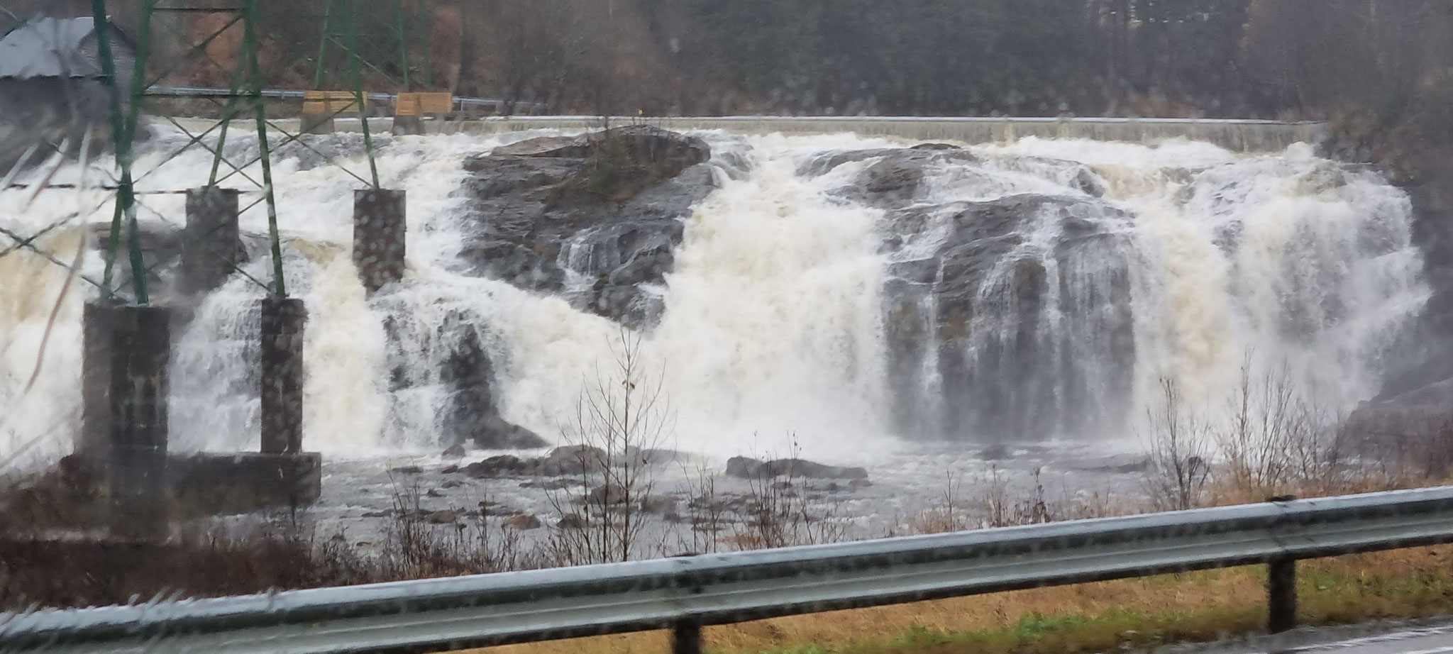 Wasserfall am Kreisel in Mo i Rana