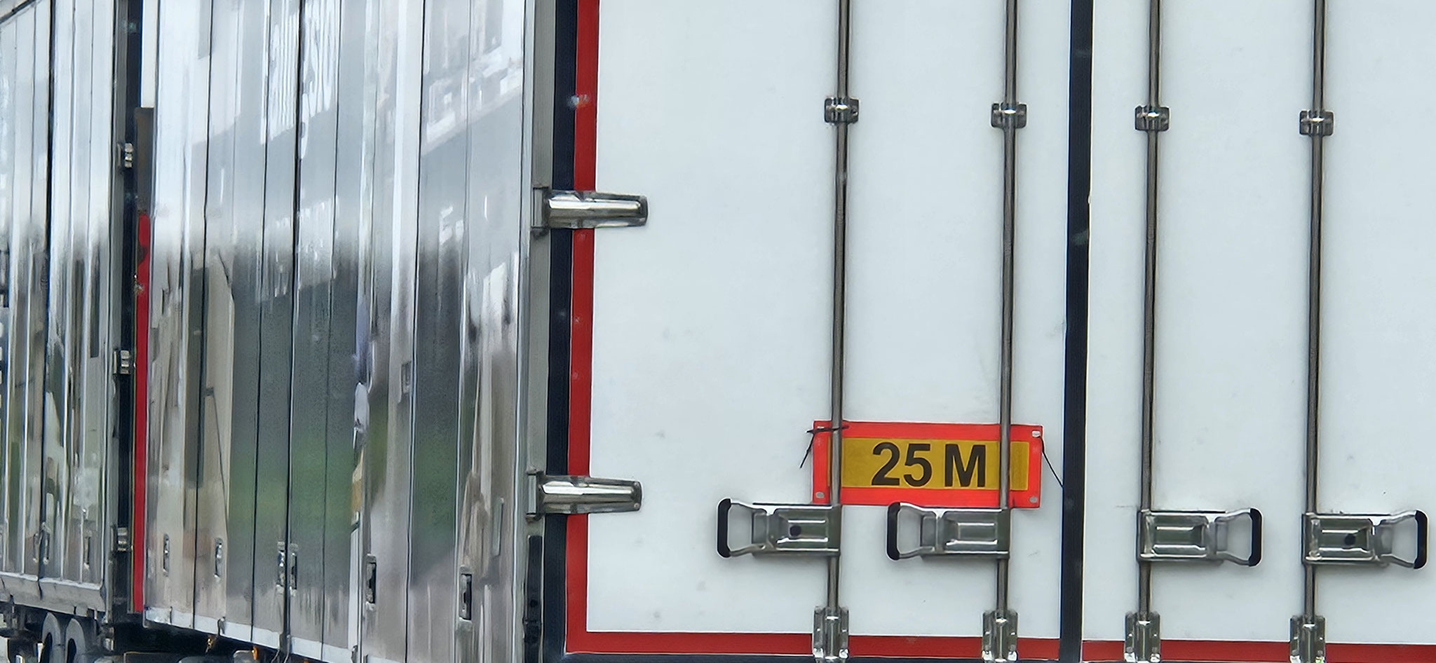 LKW mit 25 Meter Länge