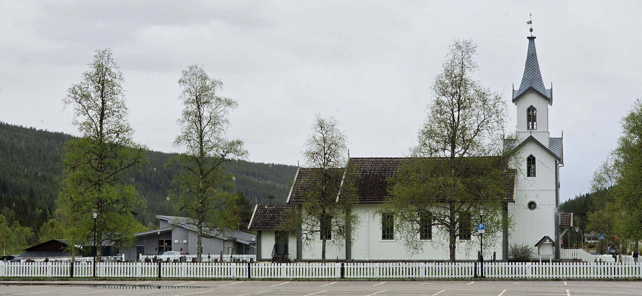Wieder eine "Eisschollen"-Kirche