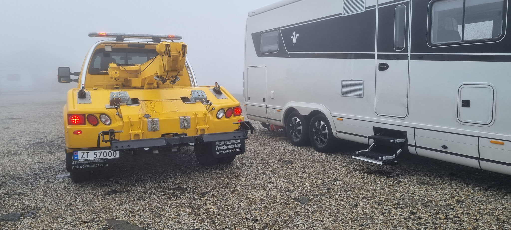 Was für ein Ford - ein riesiges Teil neben Bobi