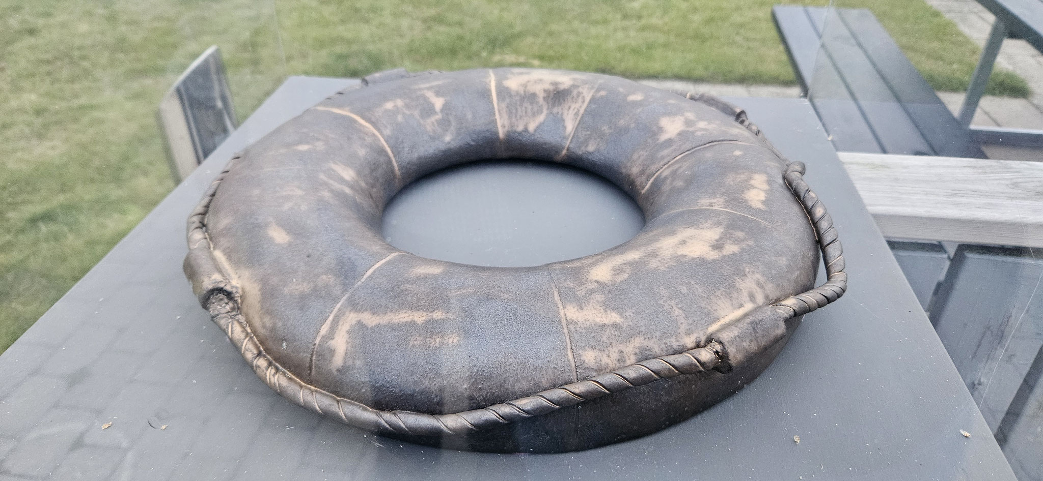 Schwimmring als Denkmal