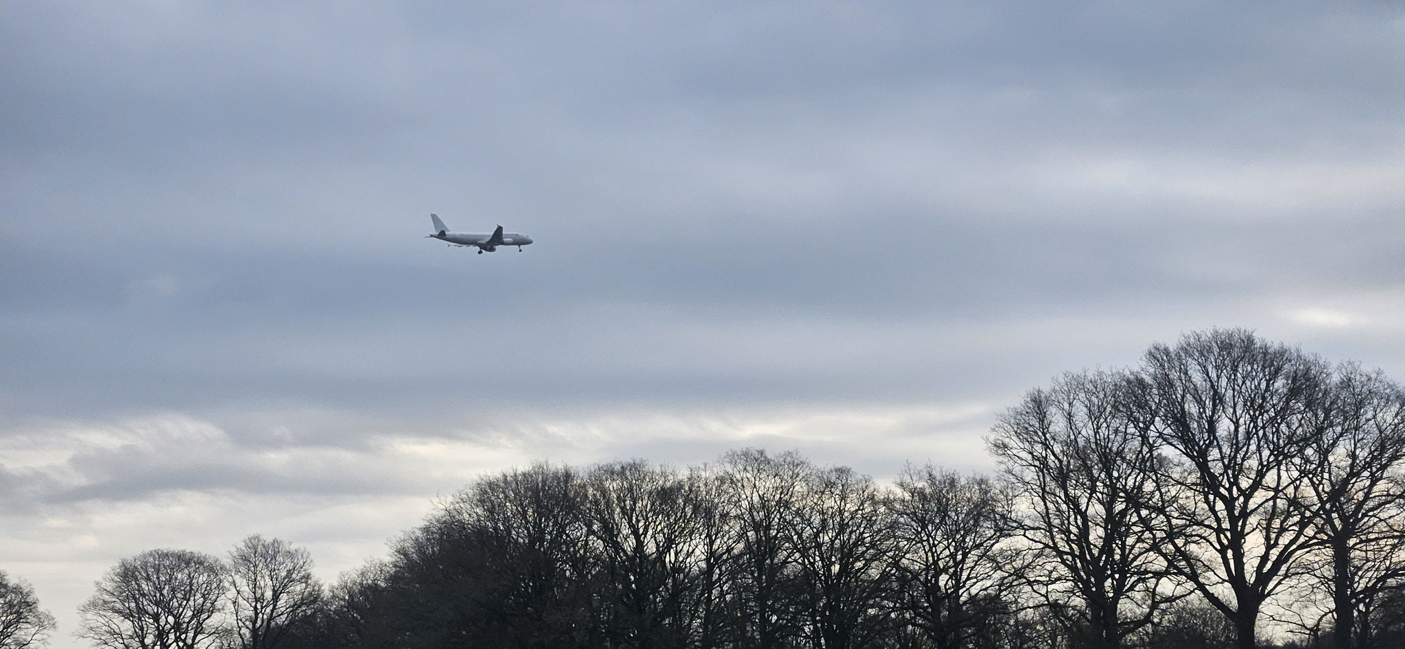 Anflug auf Hamburg - noch ist es nur bewölkt...