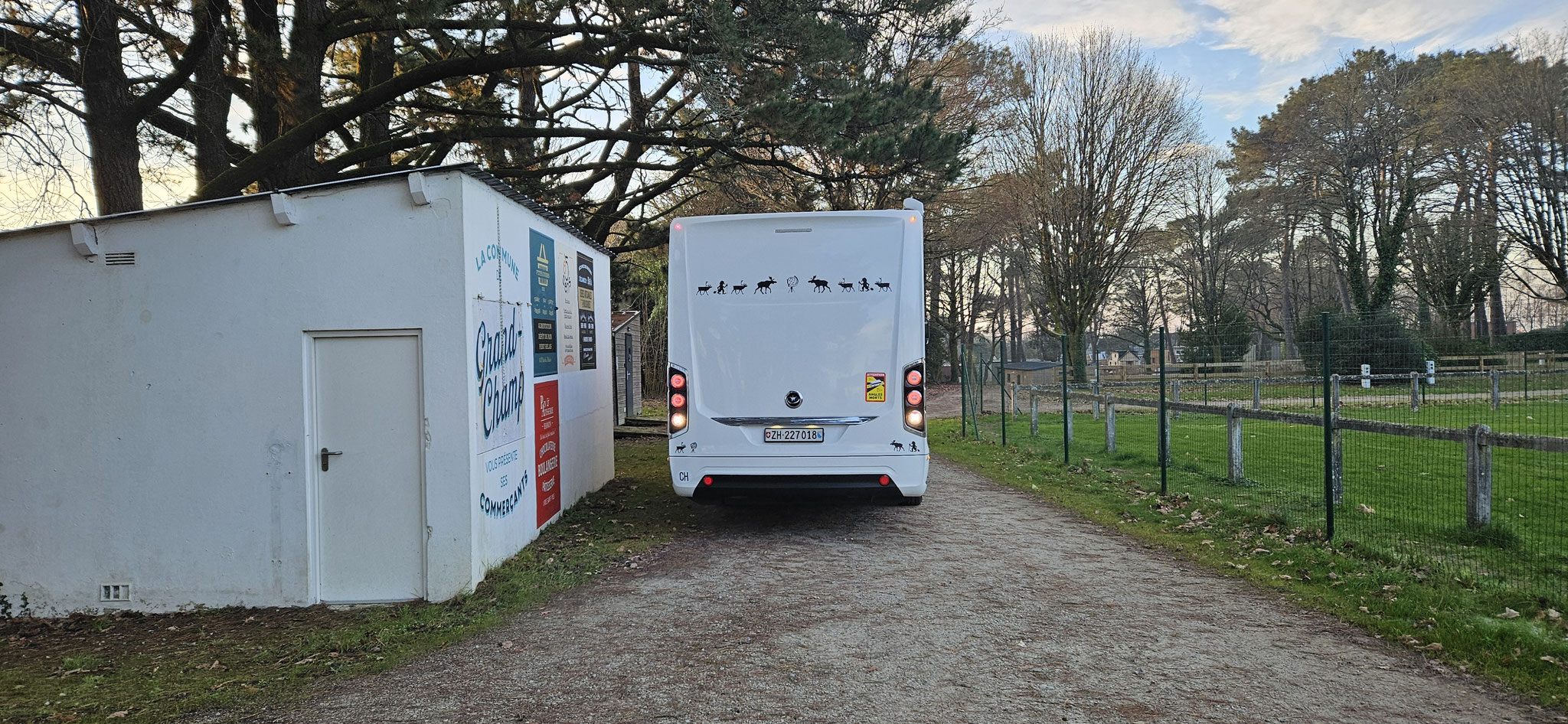 ...gleich geht es rückwärts, Richtung Ausgang, zur Sani