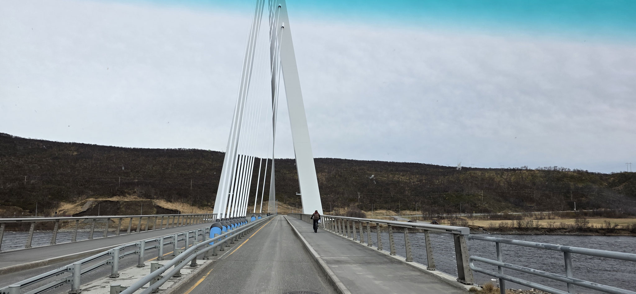 ...und die Brücke erreicht