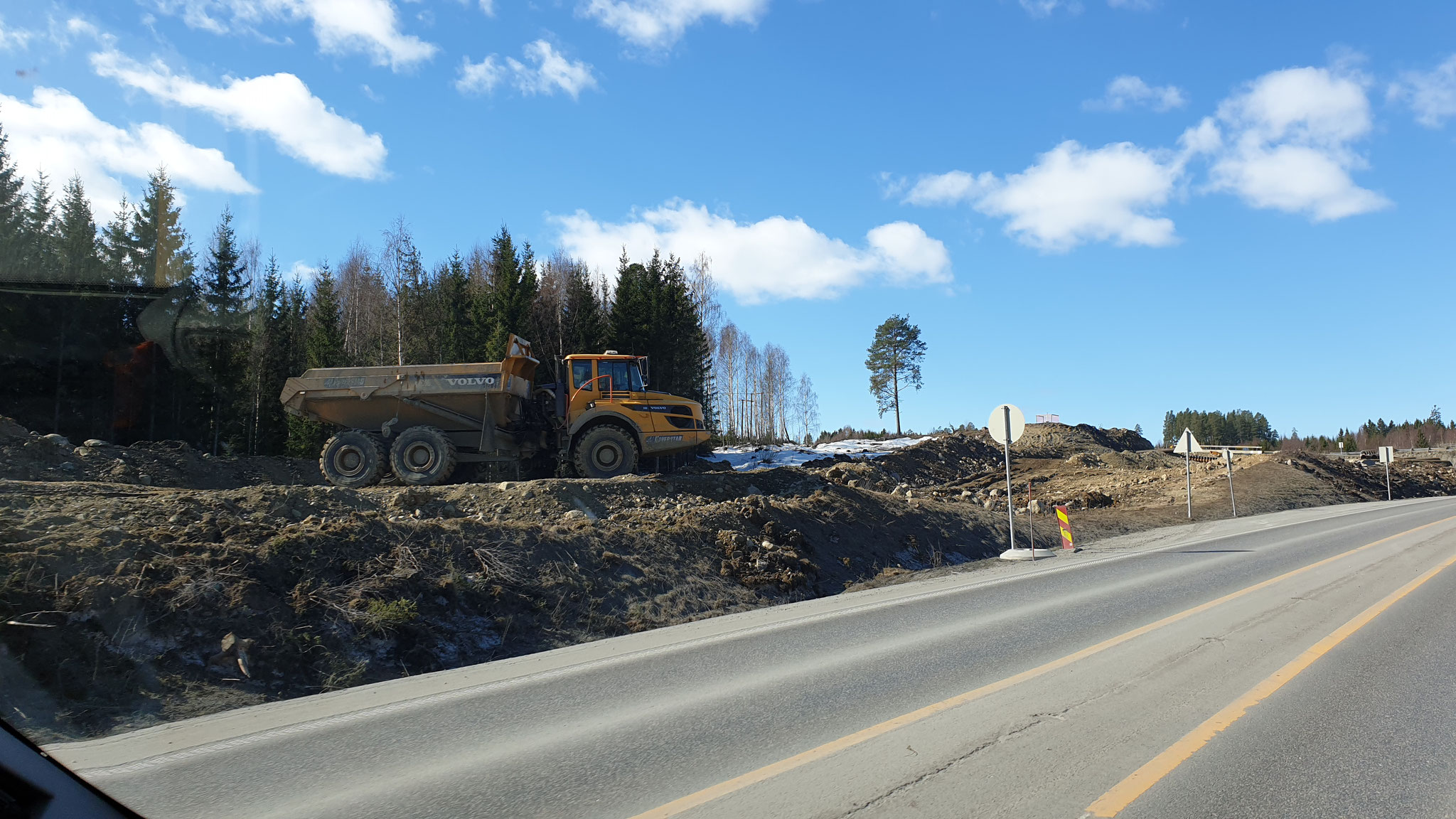 Die Baumaschinen sind in Norwegen viel grösser