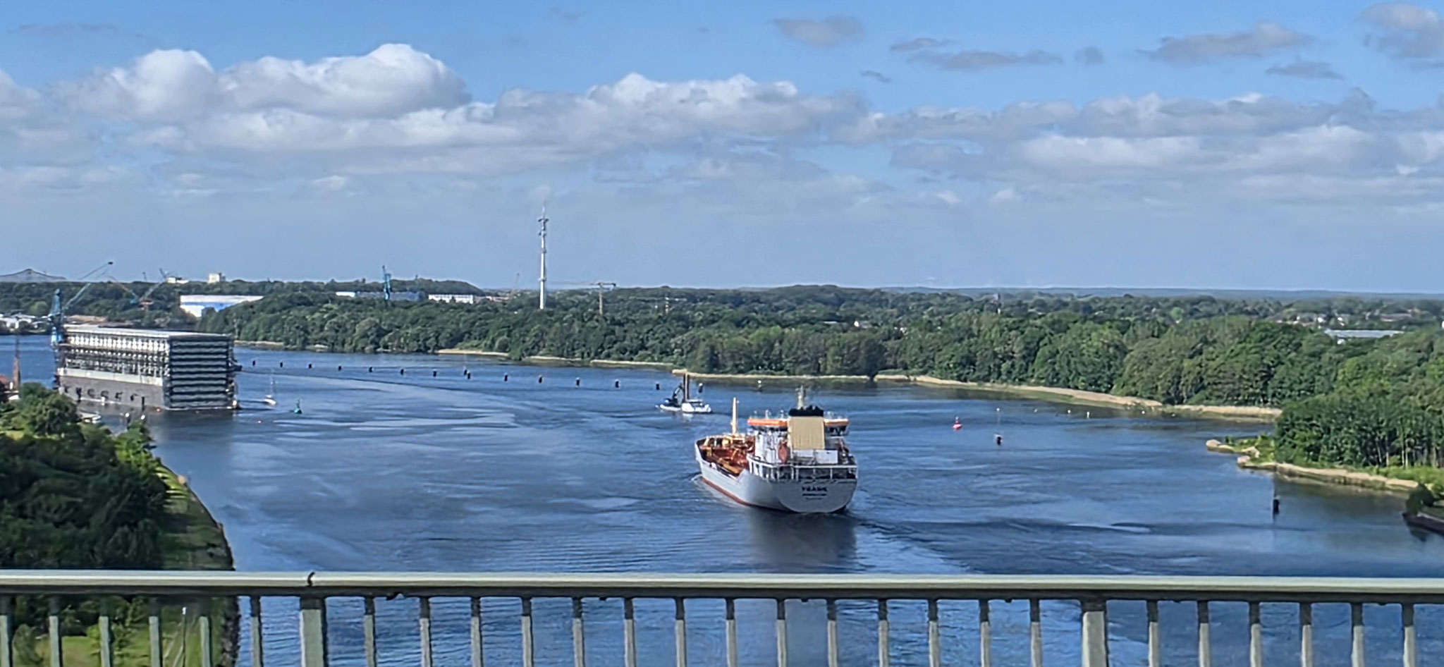 Nord-Ostsee-Kanal mit Betrieb