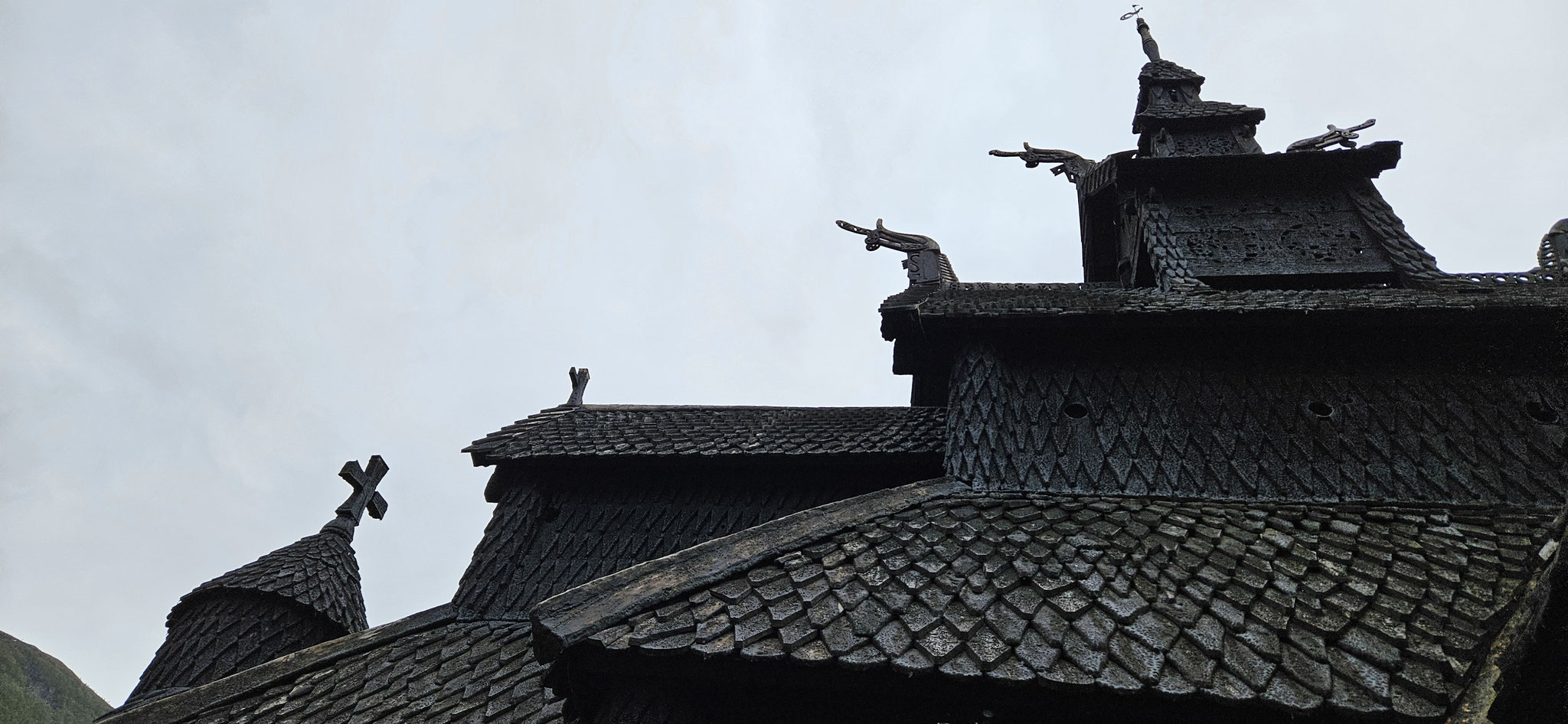 Drachen und Kreuze