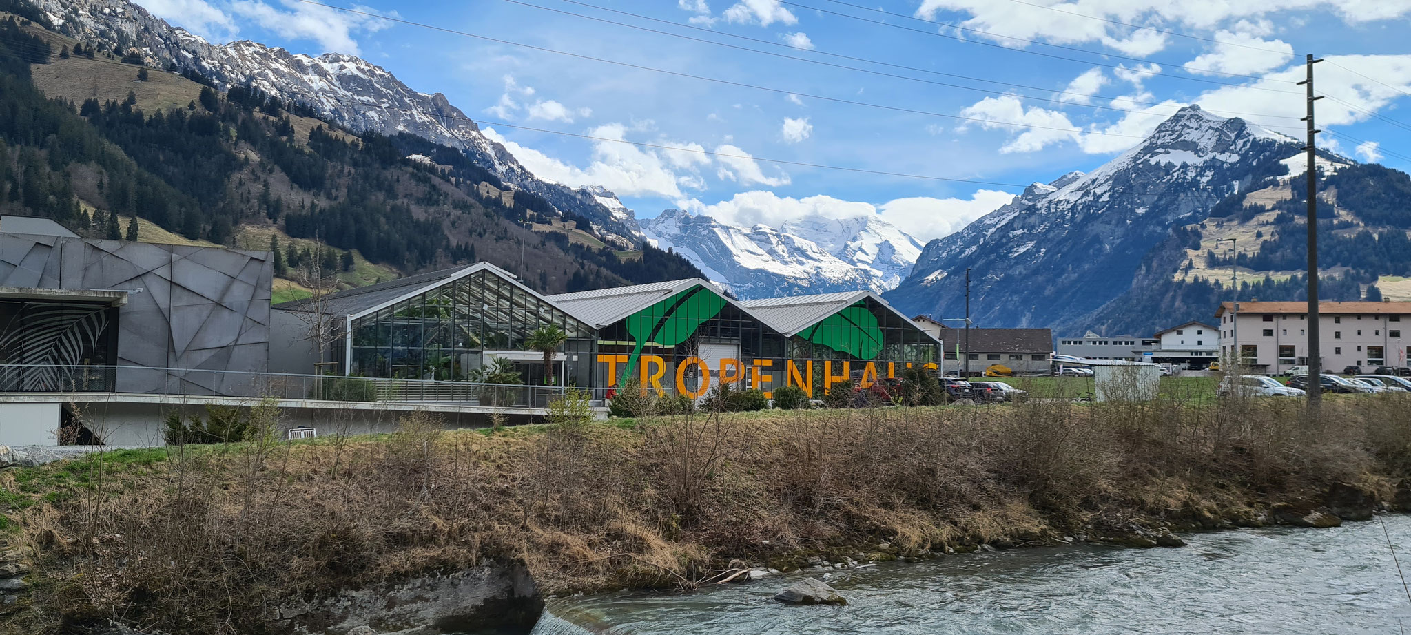 Das Tropenhaus befindet sich gleich nebenan