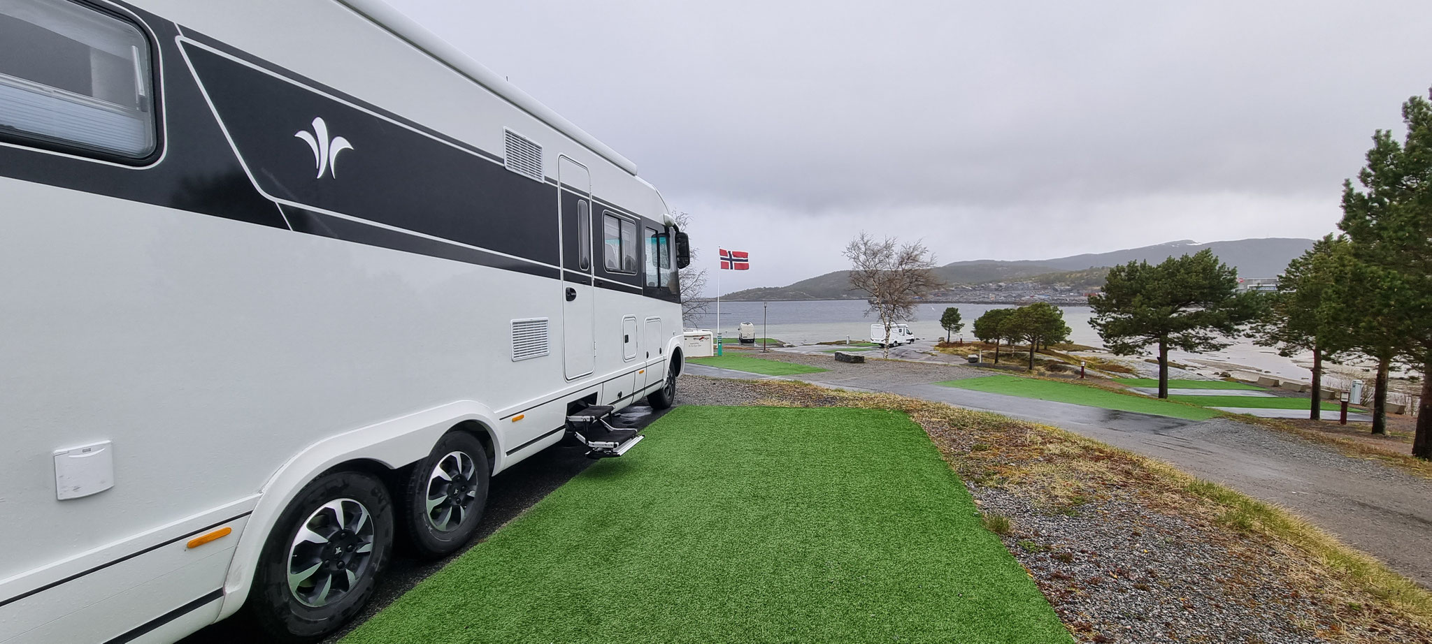 Unser Stellplatz für diese Nacht - direkt am Fjord