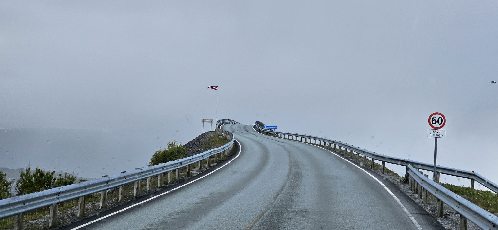 ...über diese Brücke