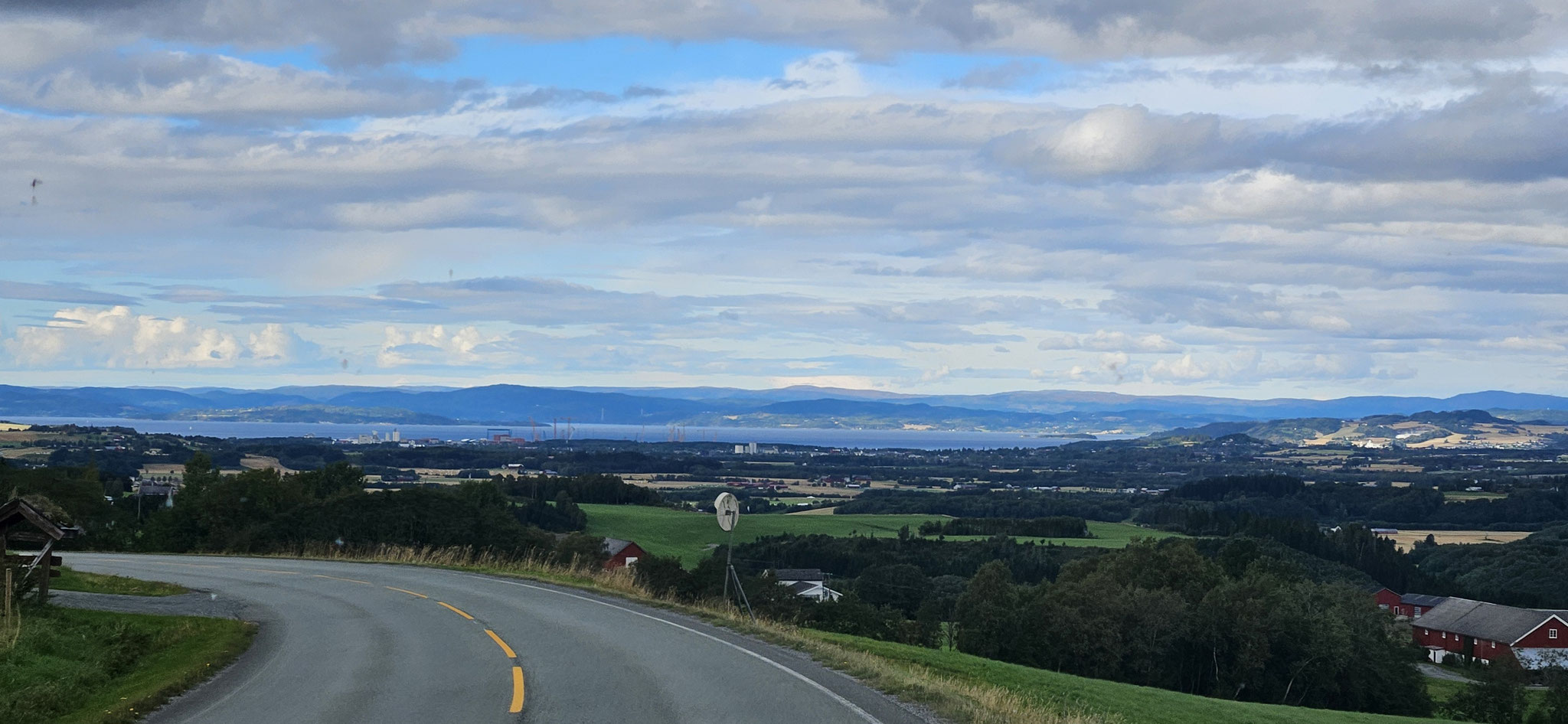 ...die Aussicht auf den Fjord