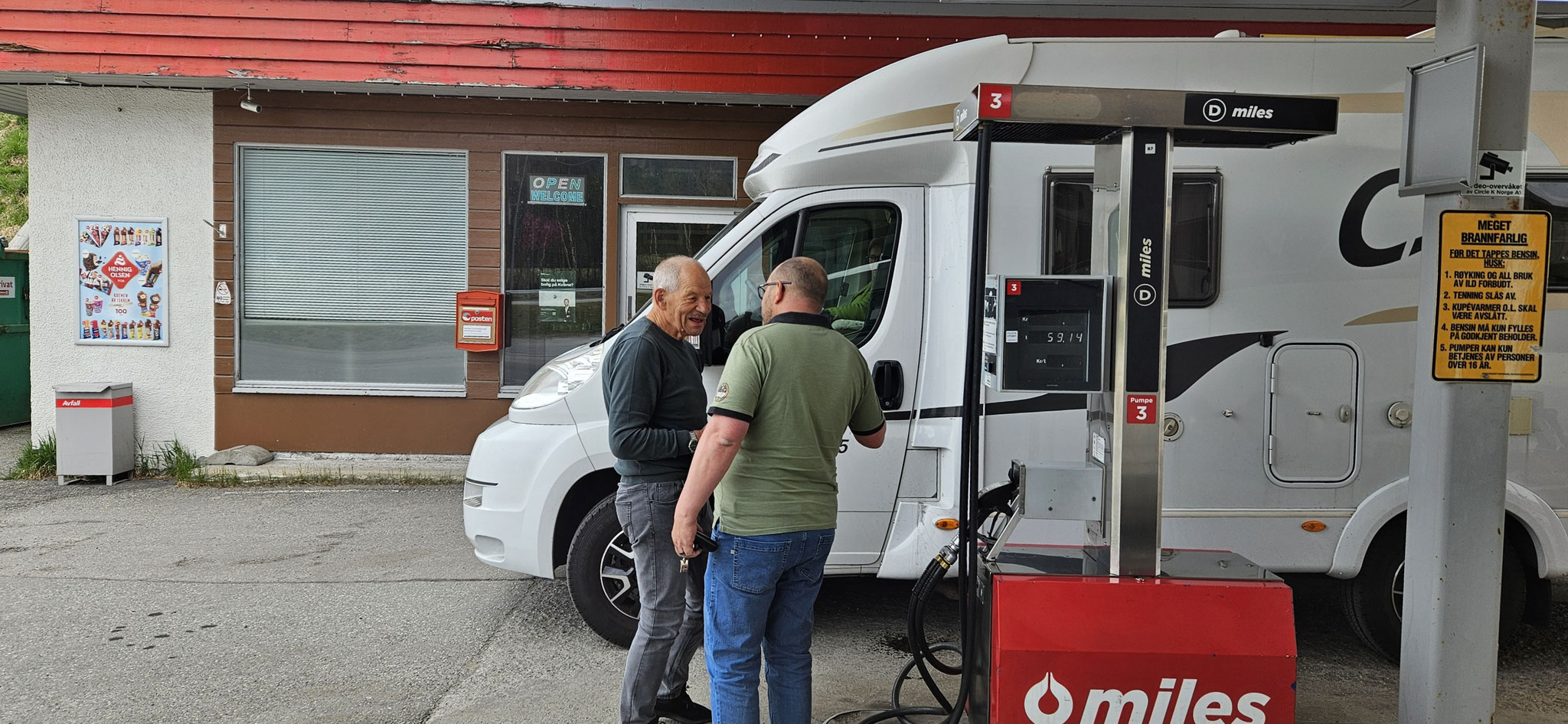 Diesel-Preis-Diskussionen zwischen Männern