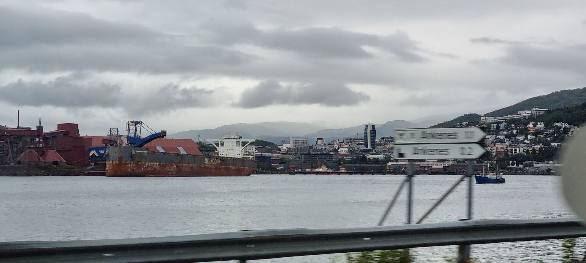 ...da liegen weitere im Hafen