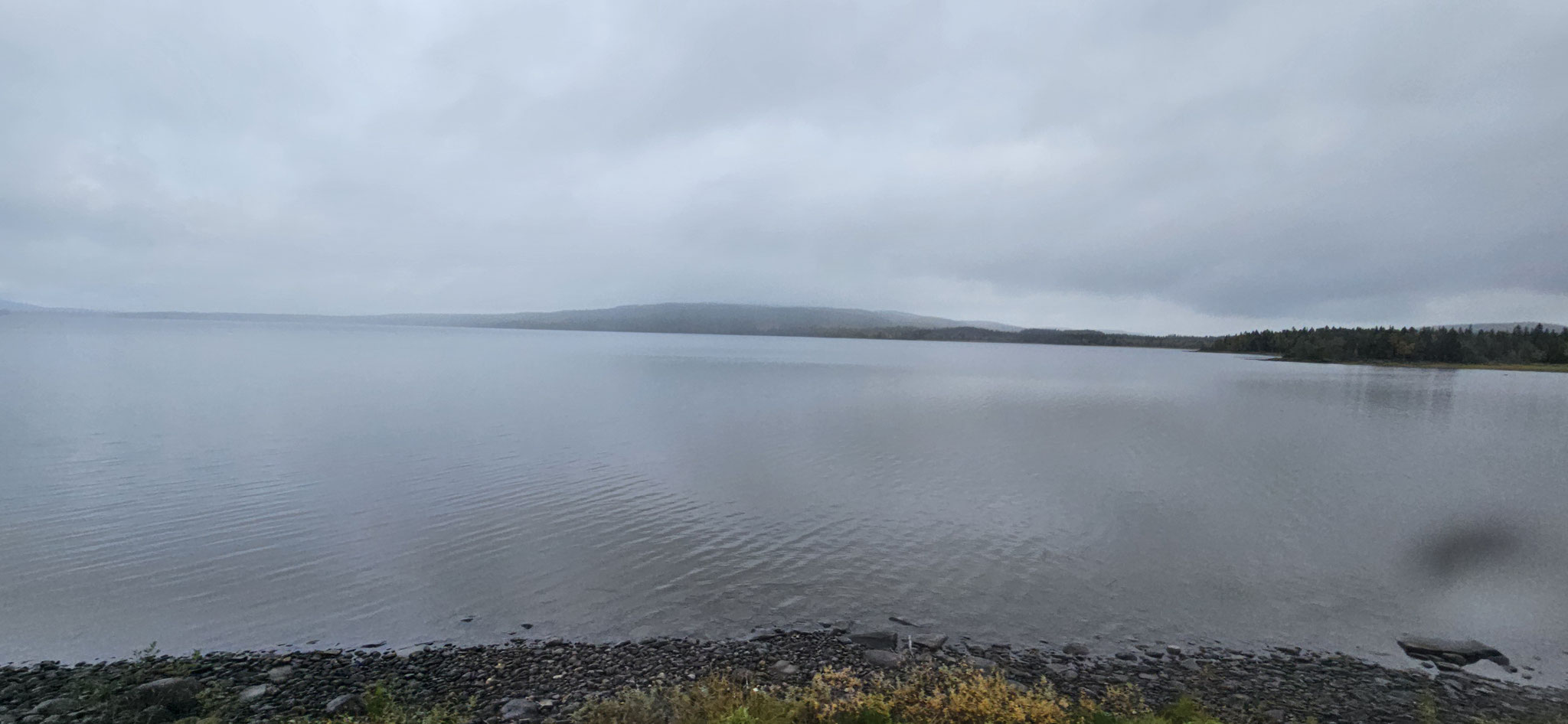 Der halbe See im Nebel, der Rest hat Sonne