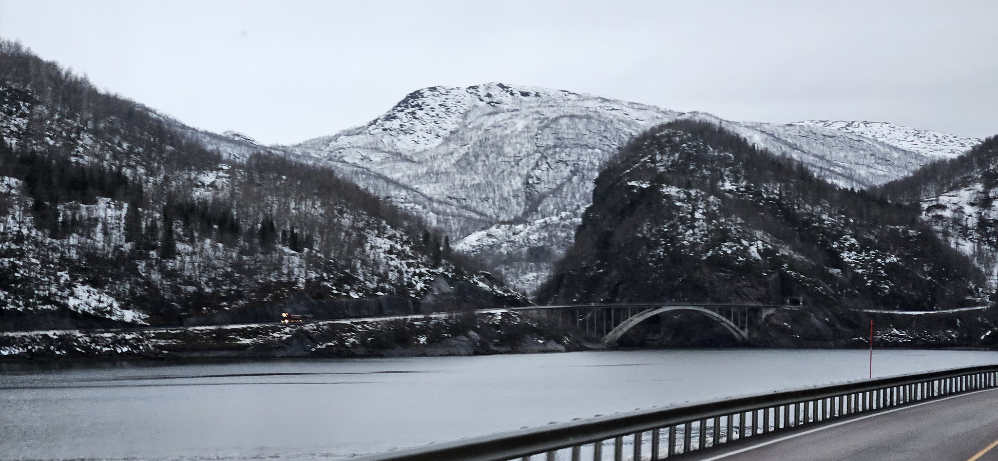 Einmal rund ums Fjord - unsere Brücke