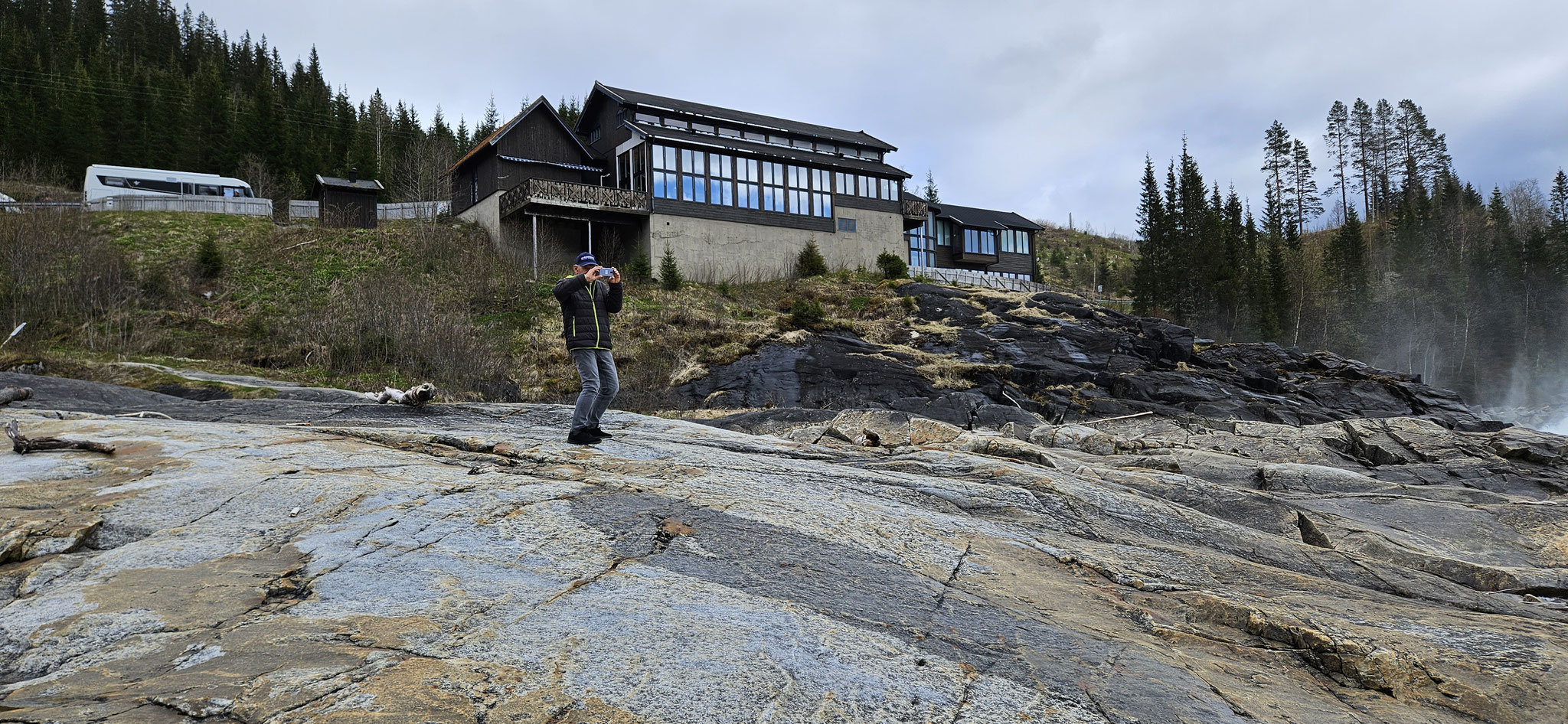 Oben das Restaurant und Souvenir-Shop