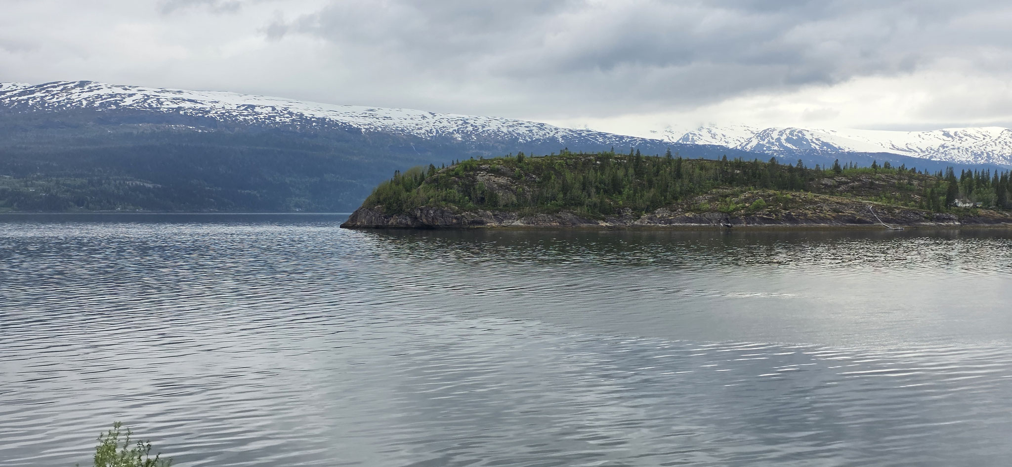 Ein Fjord begleitet uns