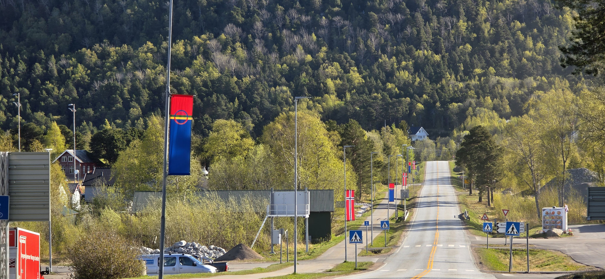 Sami-Flaggen - wir sind in Lappland