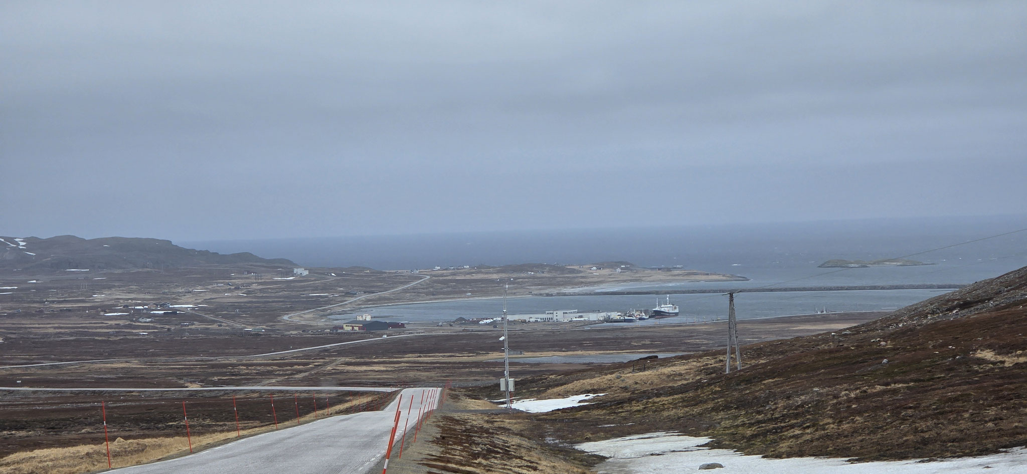 Der Hafen am Festland vor Vardø