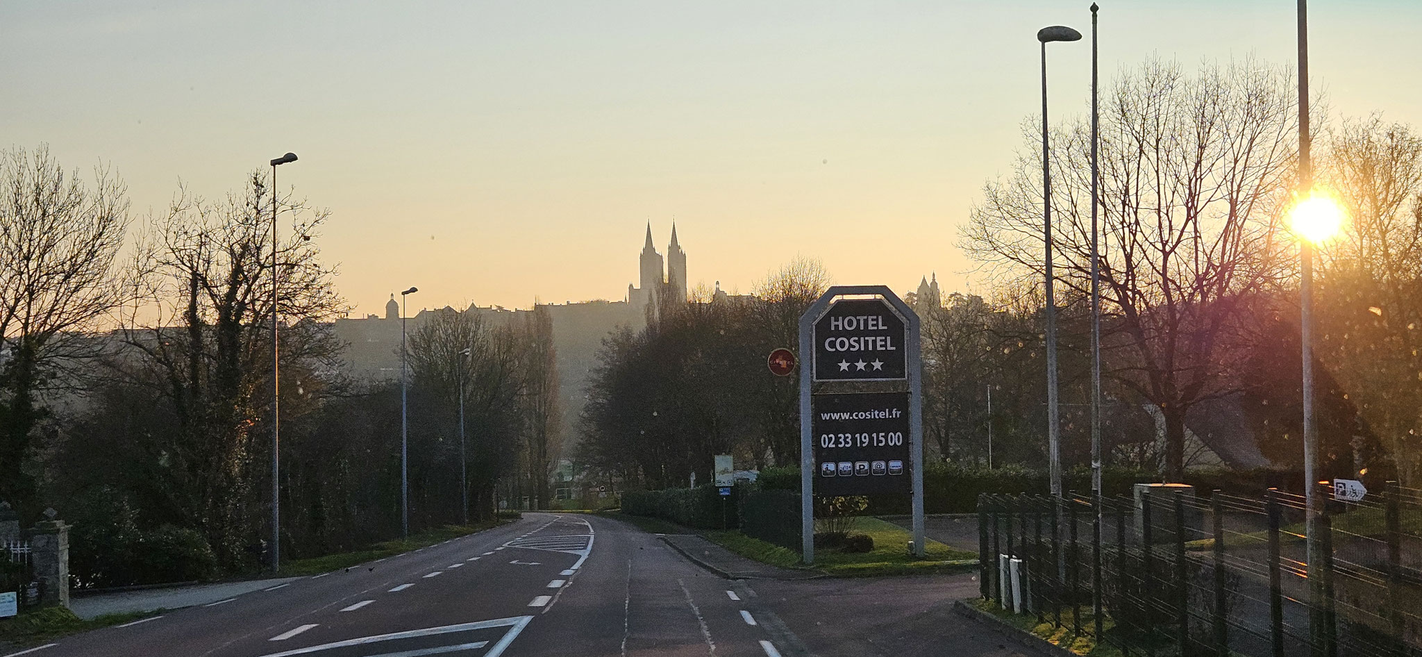 Immer wieder grosse Kirchen am Horizont