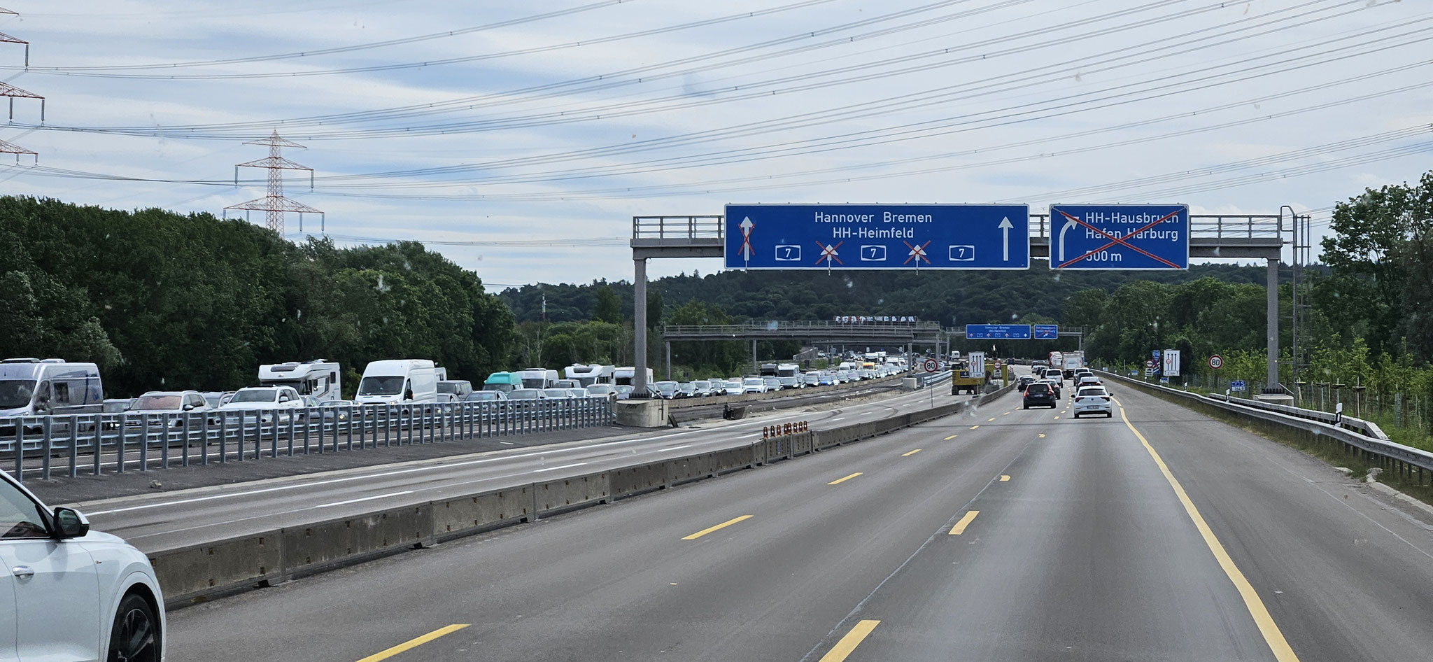 Sehr sehr sehr lange Staus auf der Gegenfahrbahn