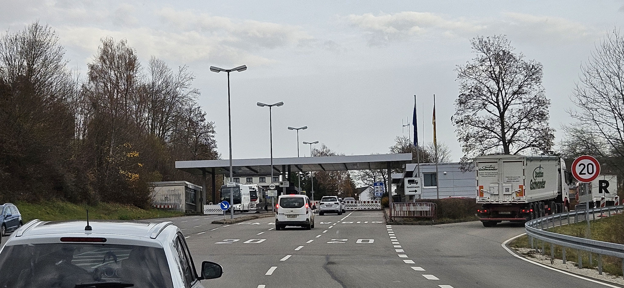 ...bzw. ein paar Meter weiter am D-Zoll