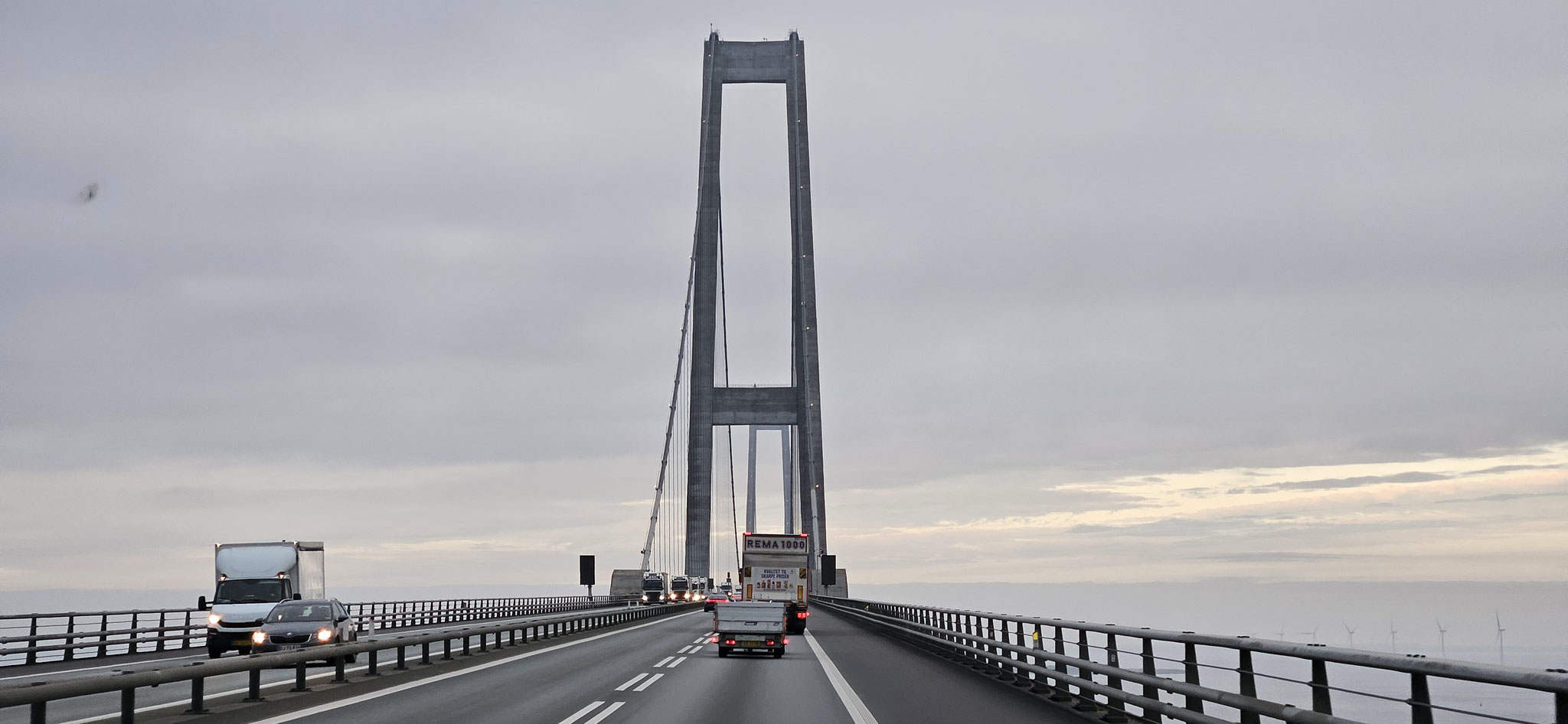 Schön, die Brücke