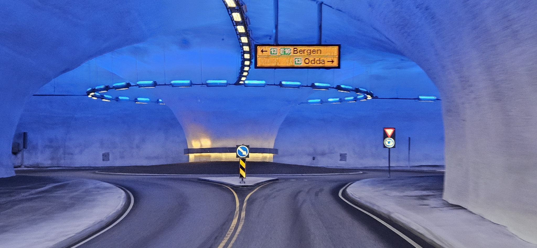 Tunnel-Kreisel Richtung Odda