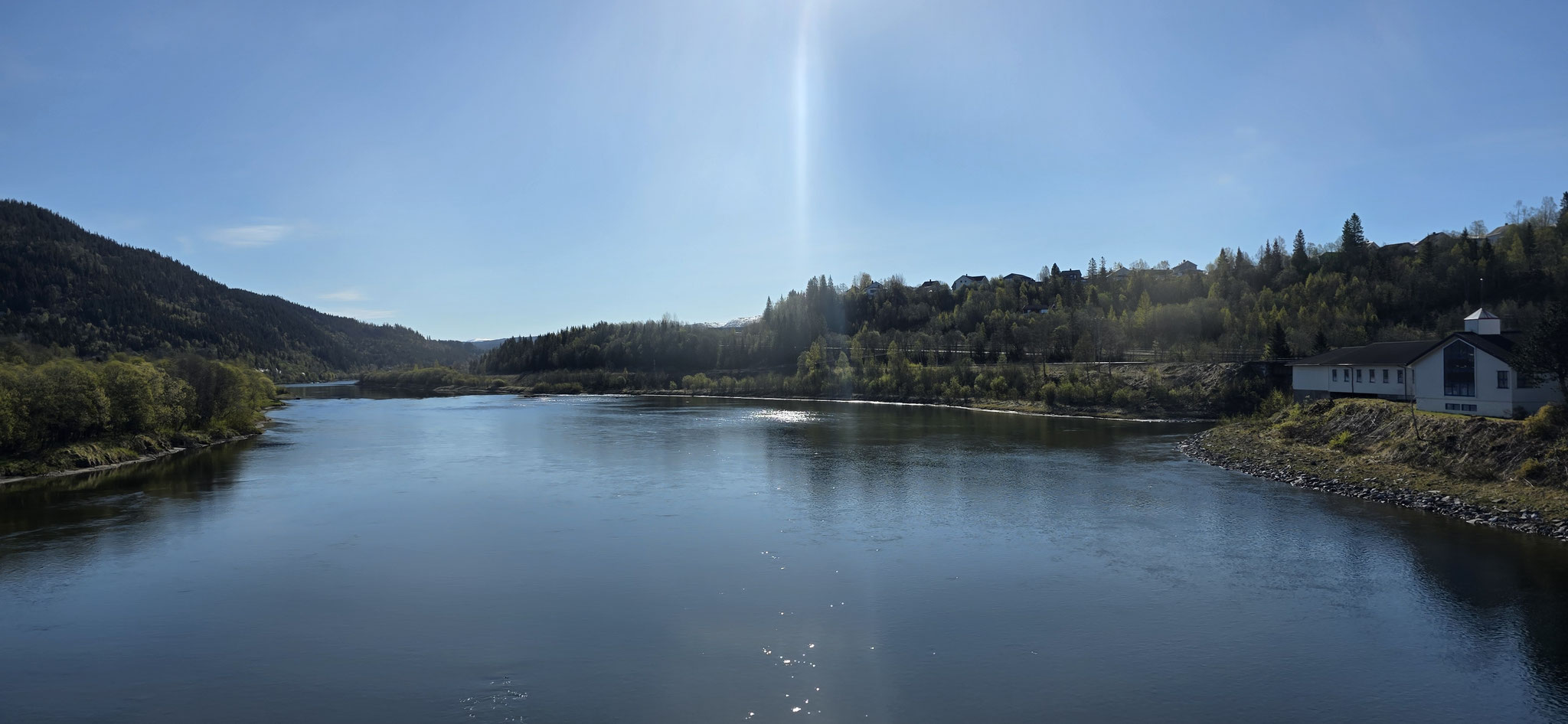 ...mit dem Fluss Rana