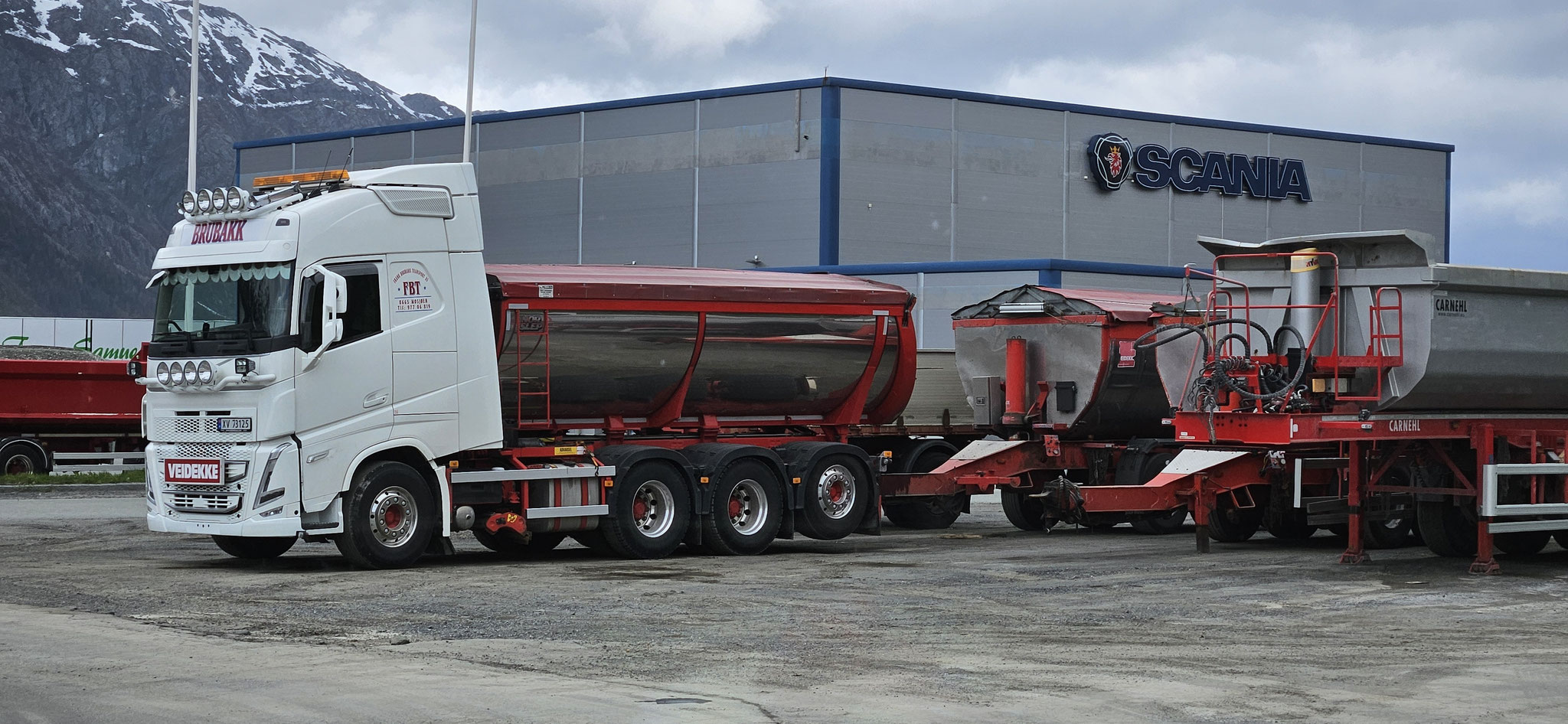 Vorbei an Scania...