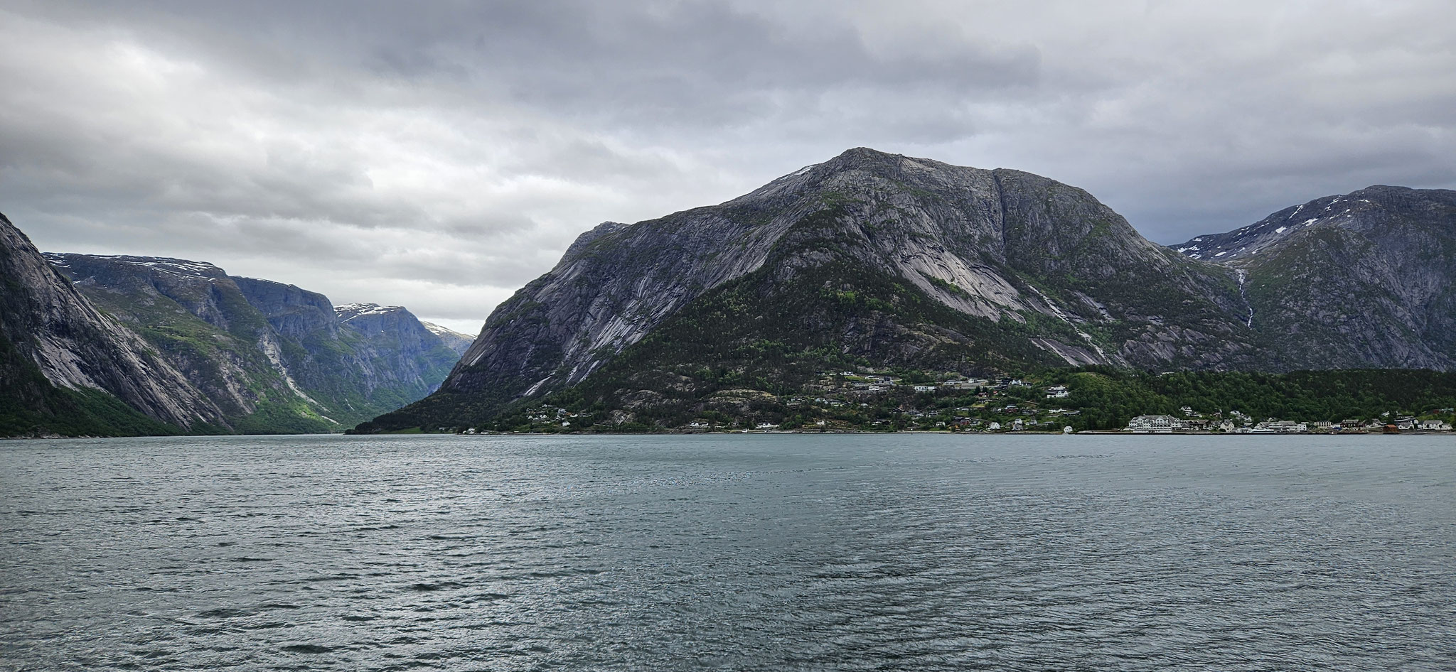 ...an Eidfjord vorbei...