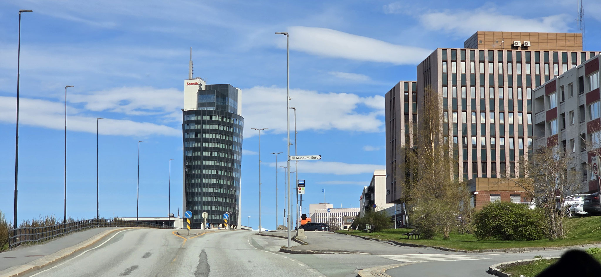 ...der Tower und auf dem Stellplatz eine Baustelle