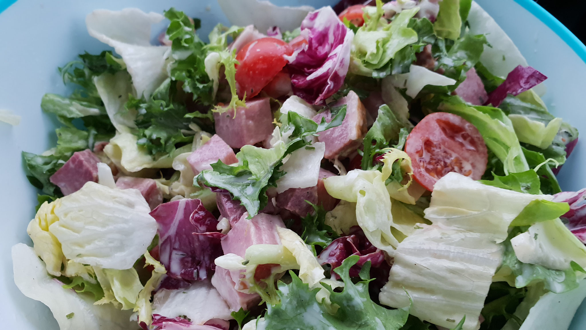 Schinkli-Salat-to-go darf natürlich nicht fehlen