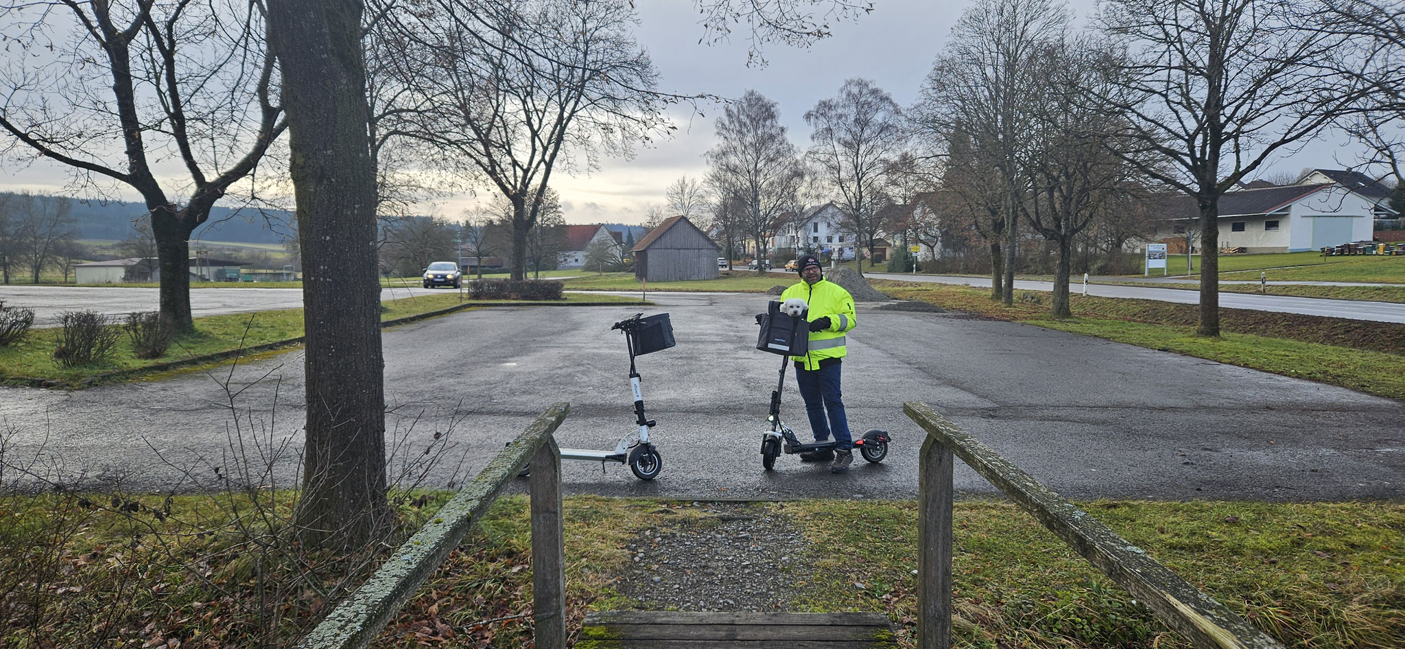 Beim Friedhof findet es Wilson zu kalt. Wir fahren gleich zurück