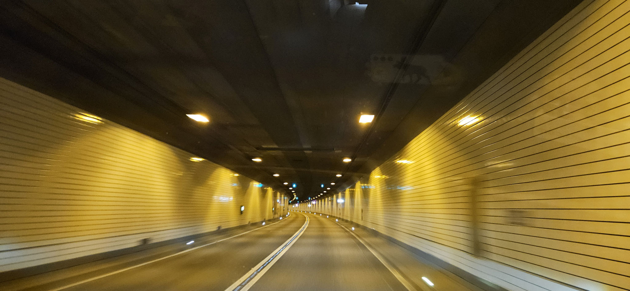 ...einsam und alleine im Elbtunnel...