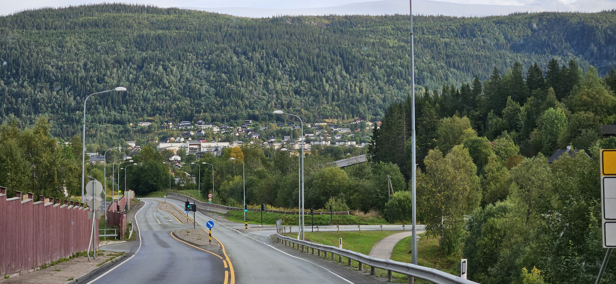Typische Durchfahrt durch Mo i Rana...