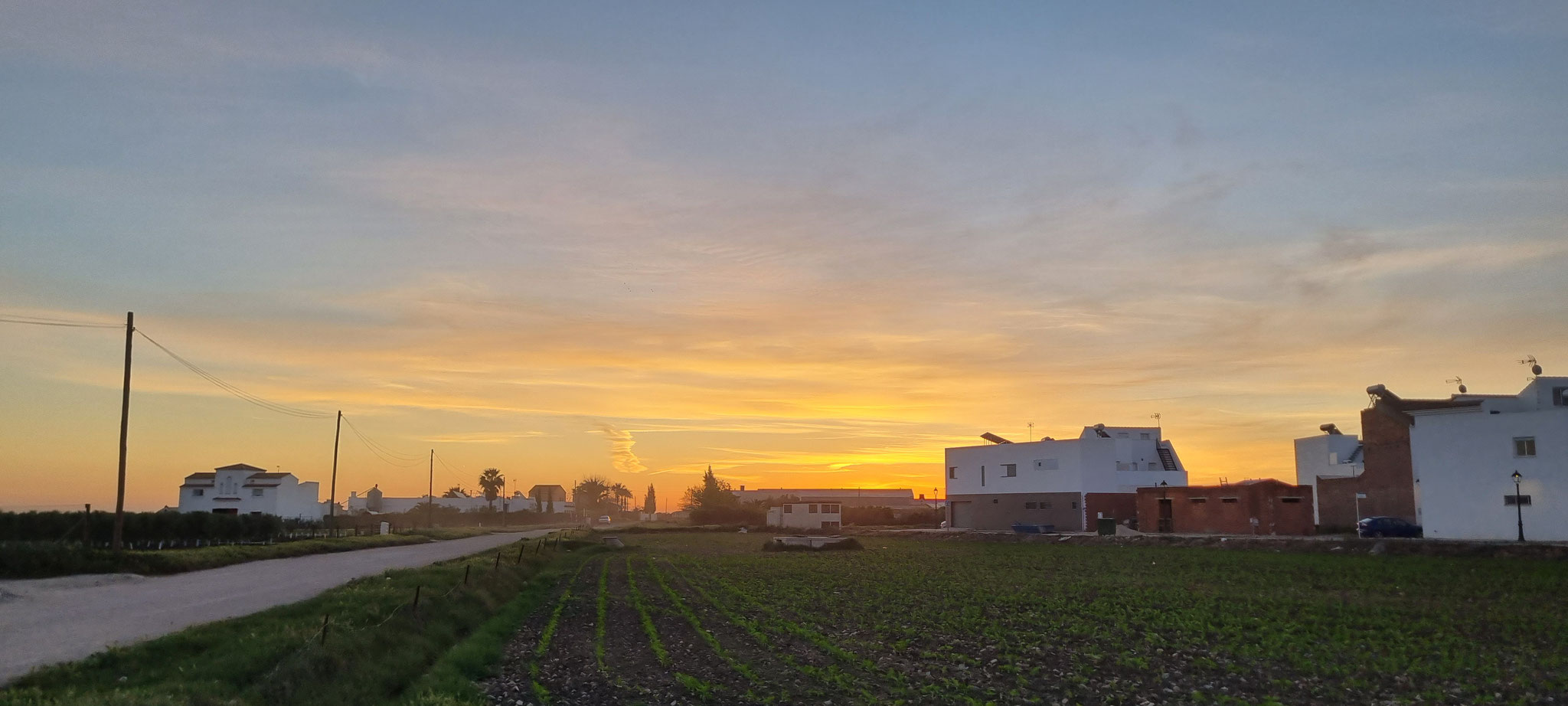 Sonnenaufgang in Fuentes - die Hunde bellen