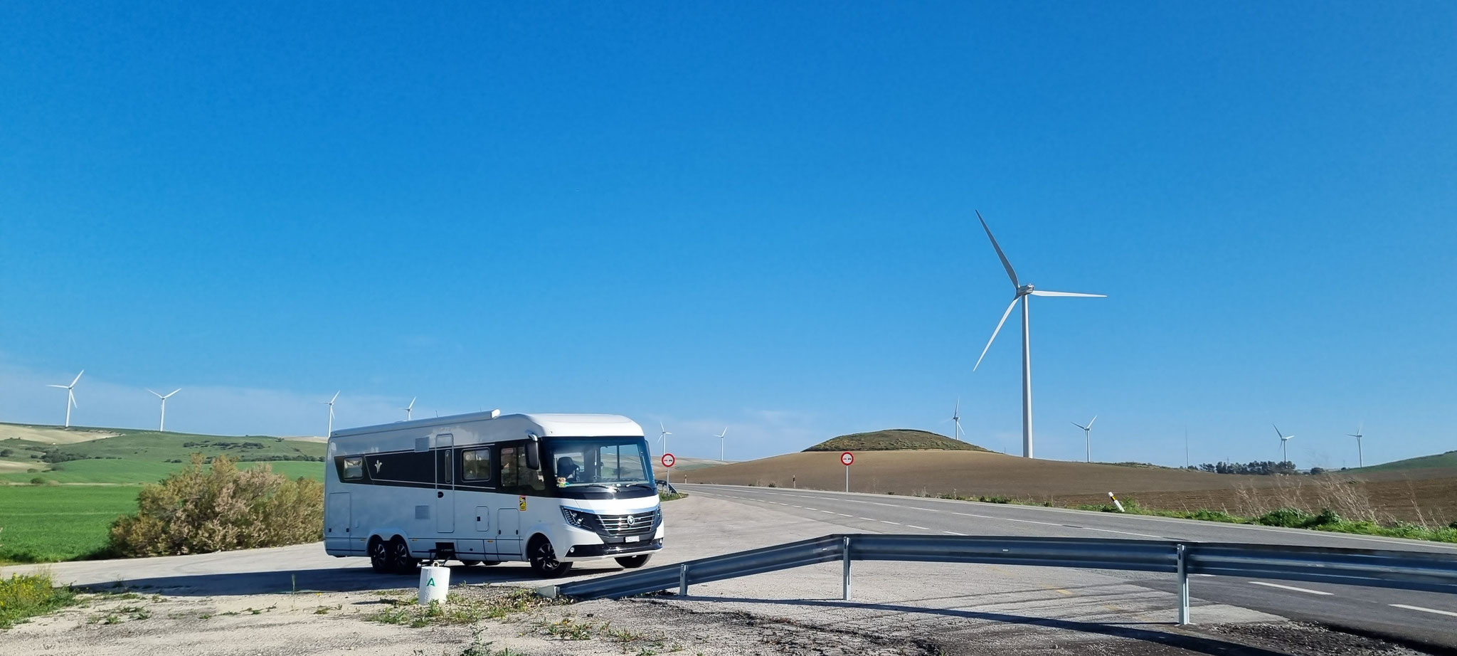 Halt beim neusten Strassenabschnitt...