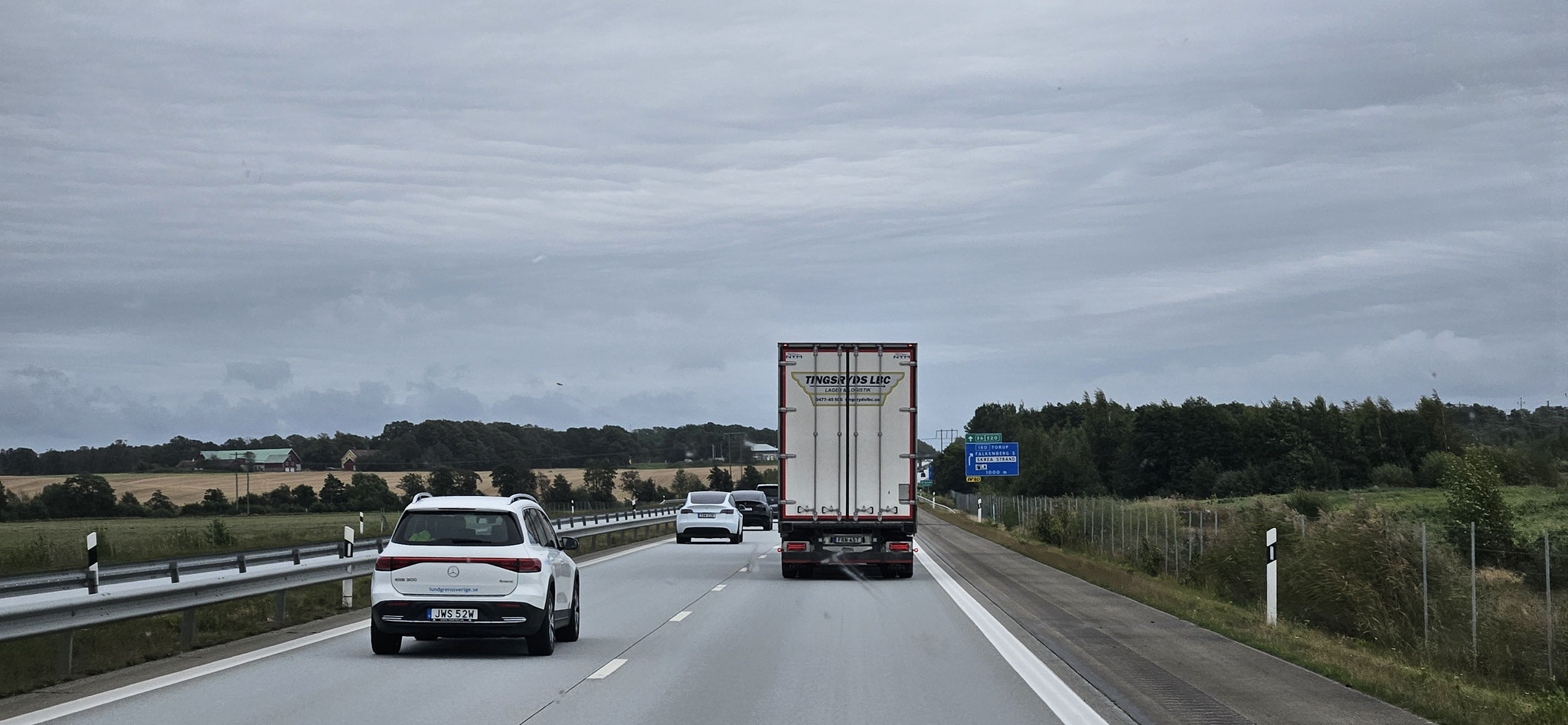 Die LKW sind nicht nur lang sondern auch extrem hoch