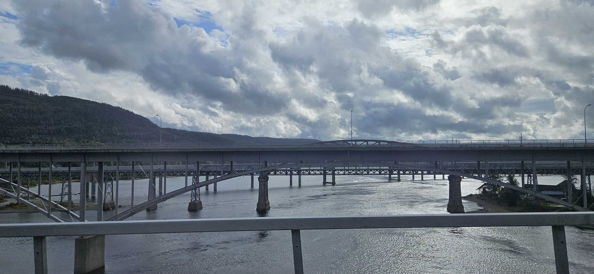 Brücken hinter Brücken