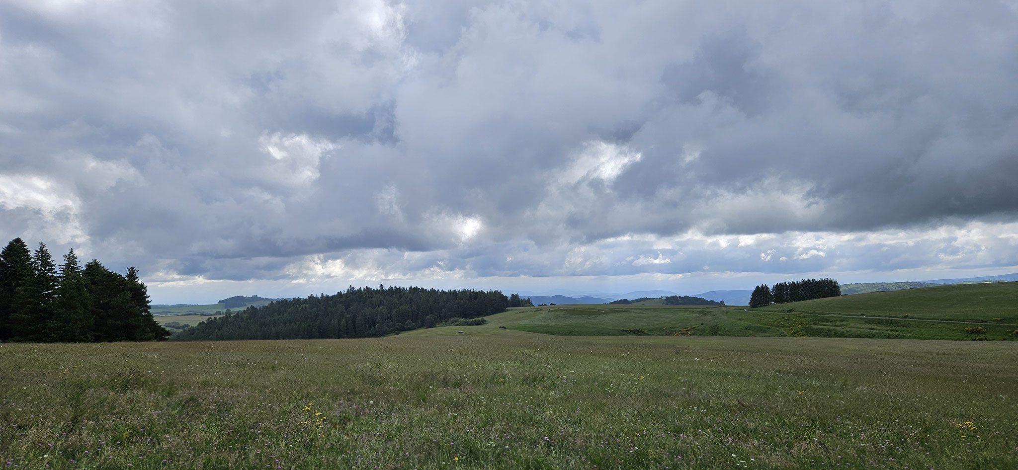 Langsam guckt die Sonne durch die Wolken
