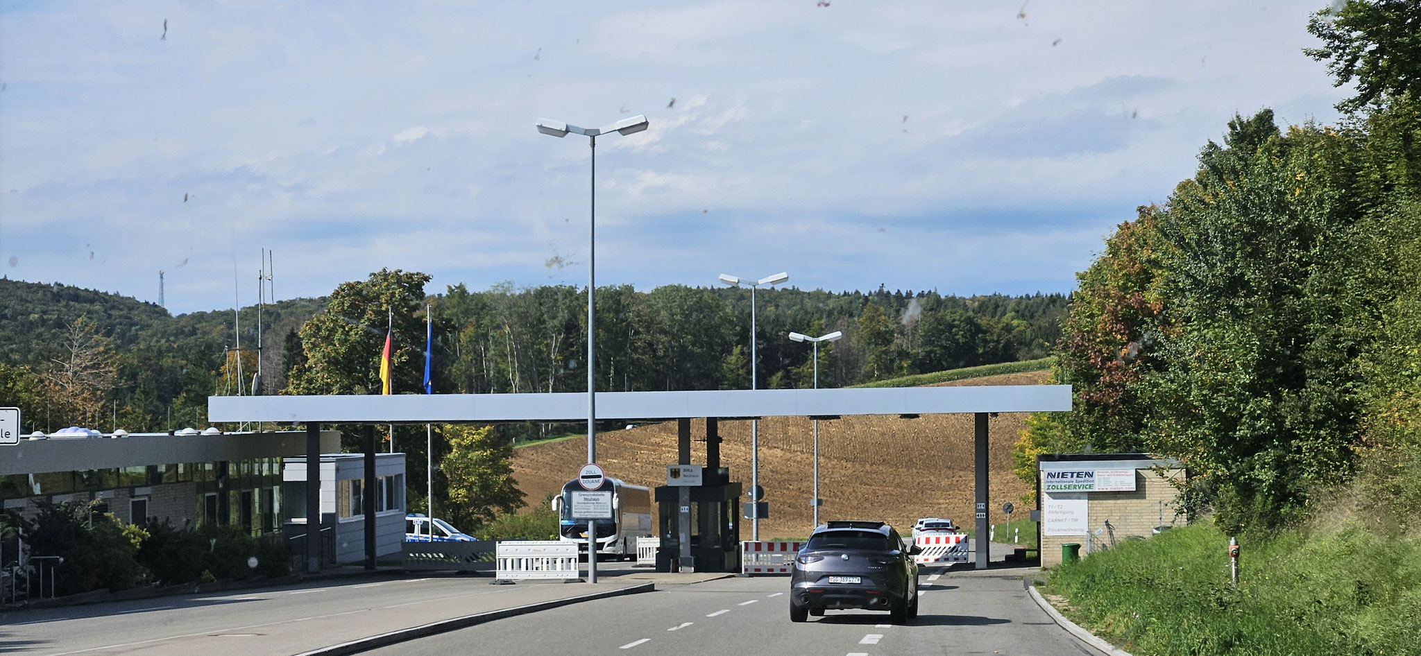 Einmal durch den Zoll...