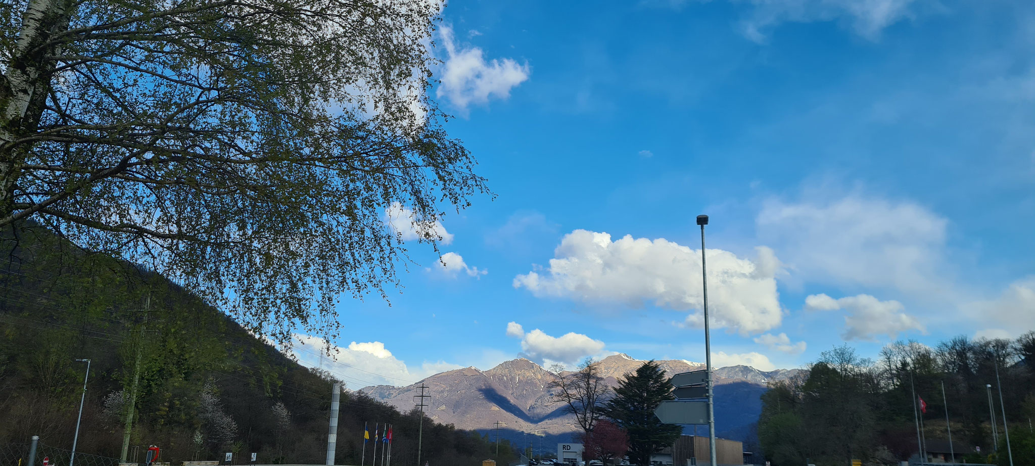 Im Tessin noch blauer Himmel...