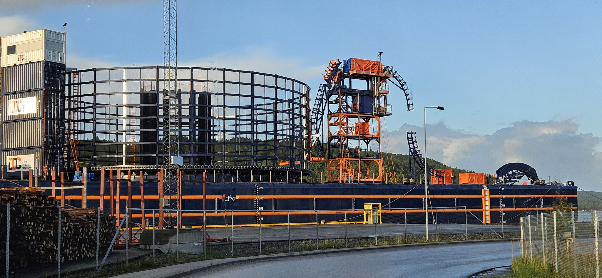 Das grosse Kabelschiff im Hafen von Halden